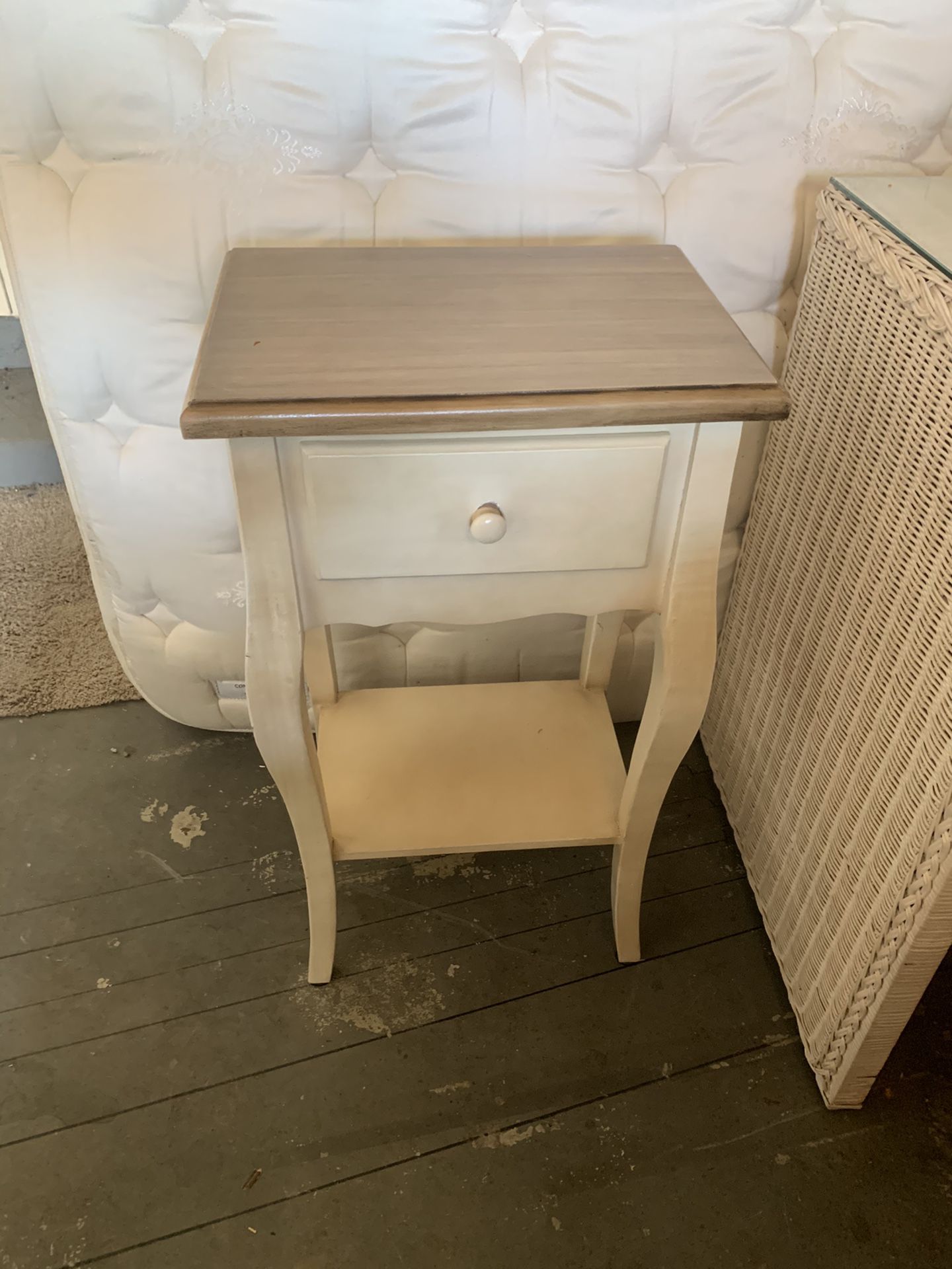 End table/night stand
