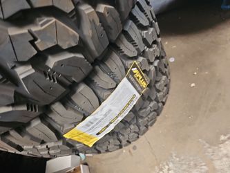 New set of tires aplus mud terrain 33 1250 15 lt