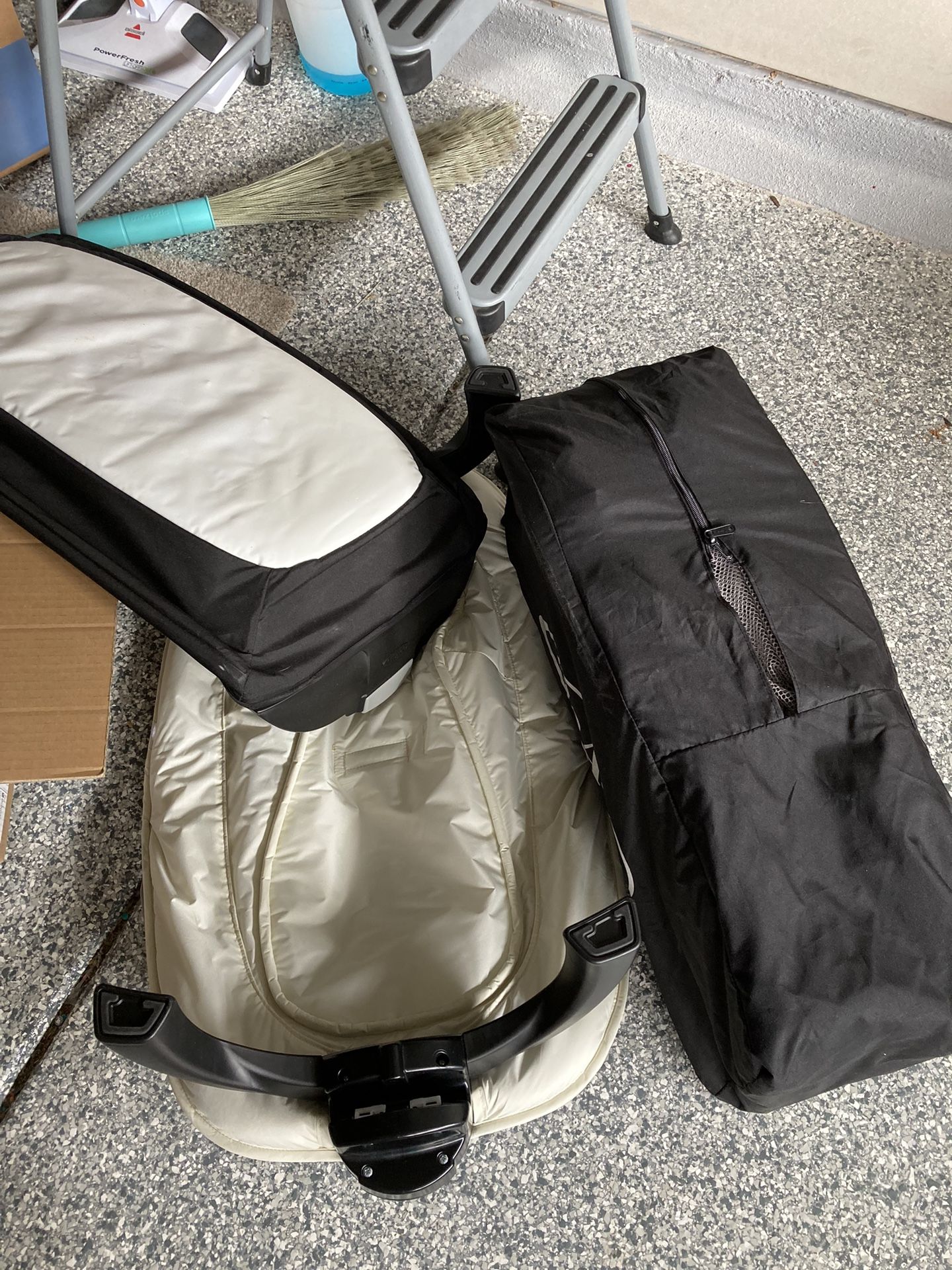 Portable Crib With Baby Bassinet And Diaper Changing Tray.