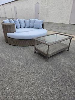 Beautiful Sectional Patio Set With Table