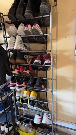 Wall shoe rack (30 pairs)