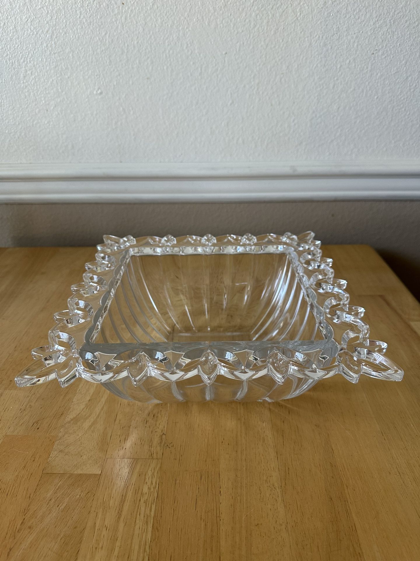 Elegant Crystal Serving Bowl – Vintage Look
