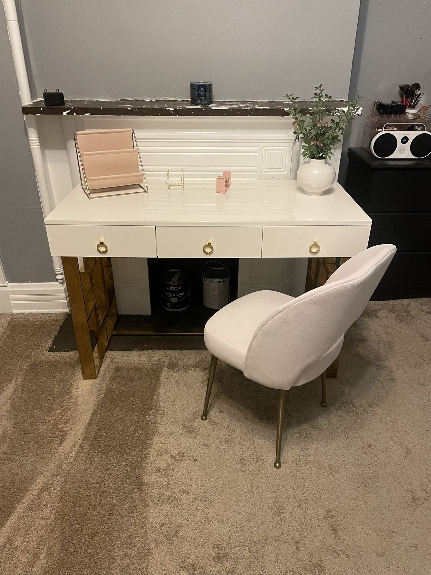 Desk with accessories