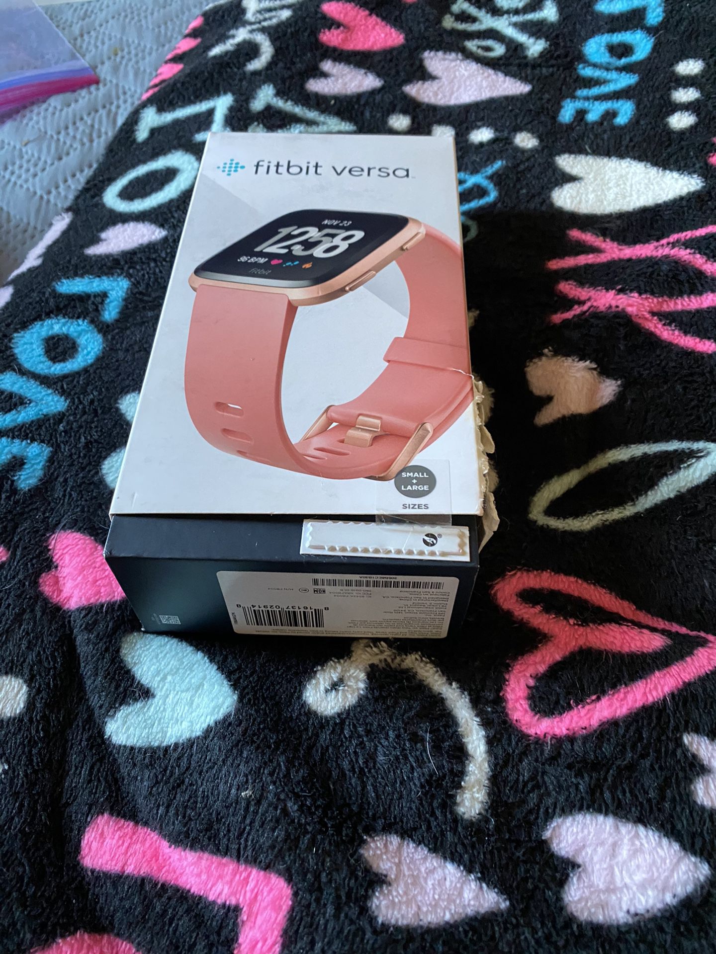 Fitbit versa new still in a box never been used