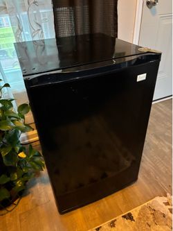 Avanti 4.4 Cube Refrigerator
