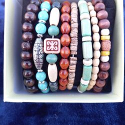 8 Beautiful Bracelets