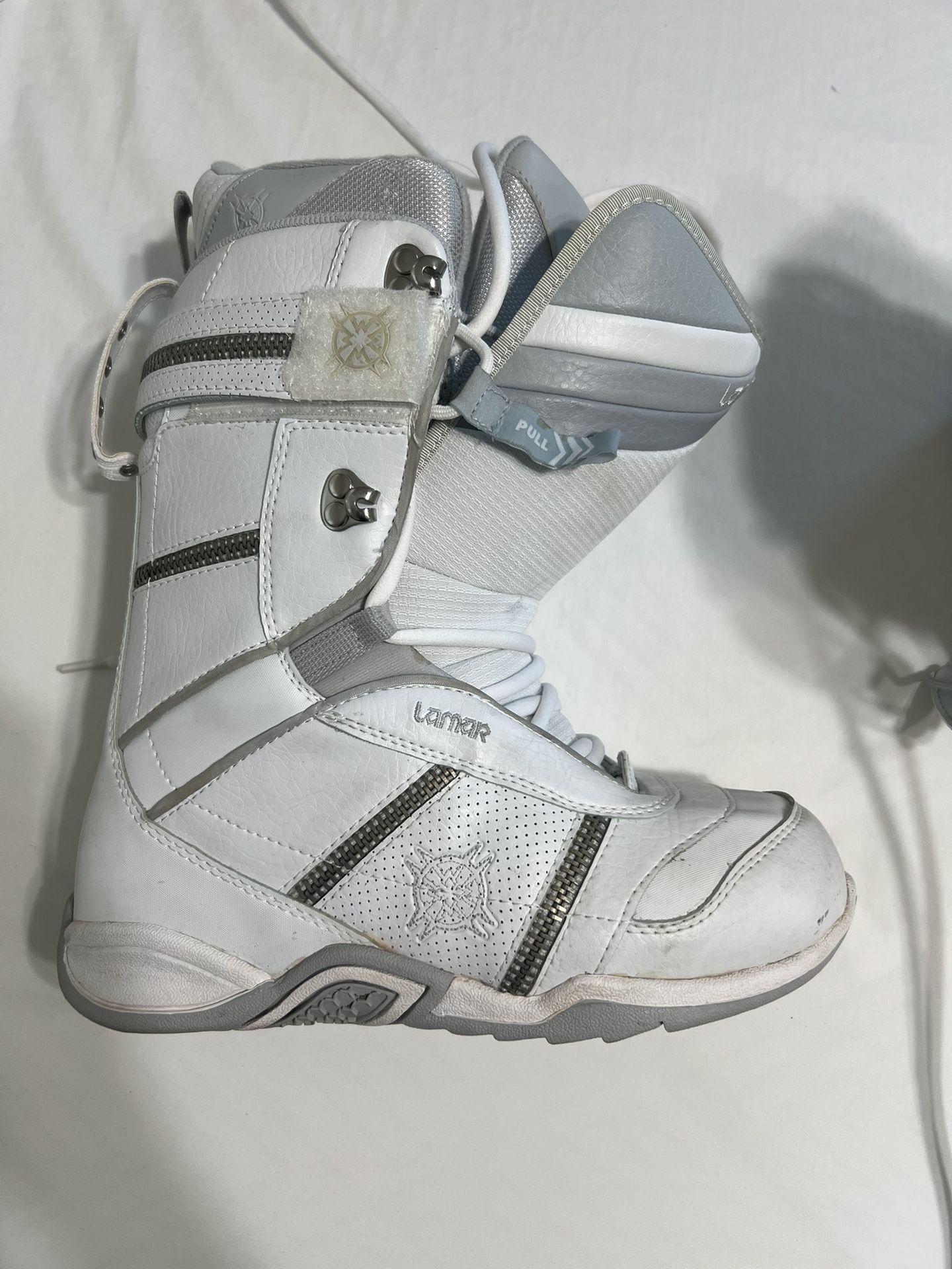 Women’s White Snow Boots Size 8