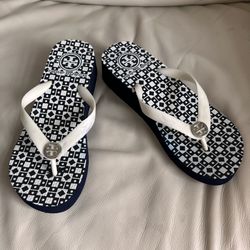 Tory Burch Rubber Logo Wedge Flip-Flops Navy and White Patterned Sandals READ!