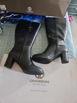 BRAND NEW IN BOX ..GOANI BERNINI WOMENS BOOTS