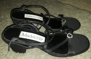 Ladies low heels size 6.5