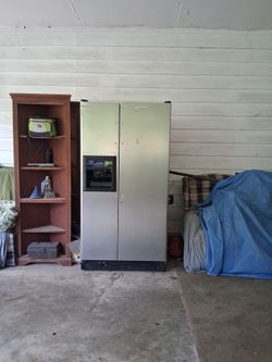 Side by side refrigerator