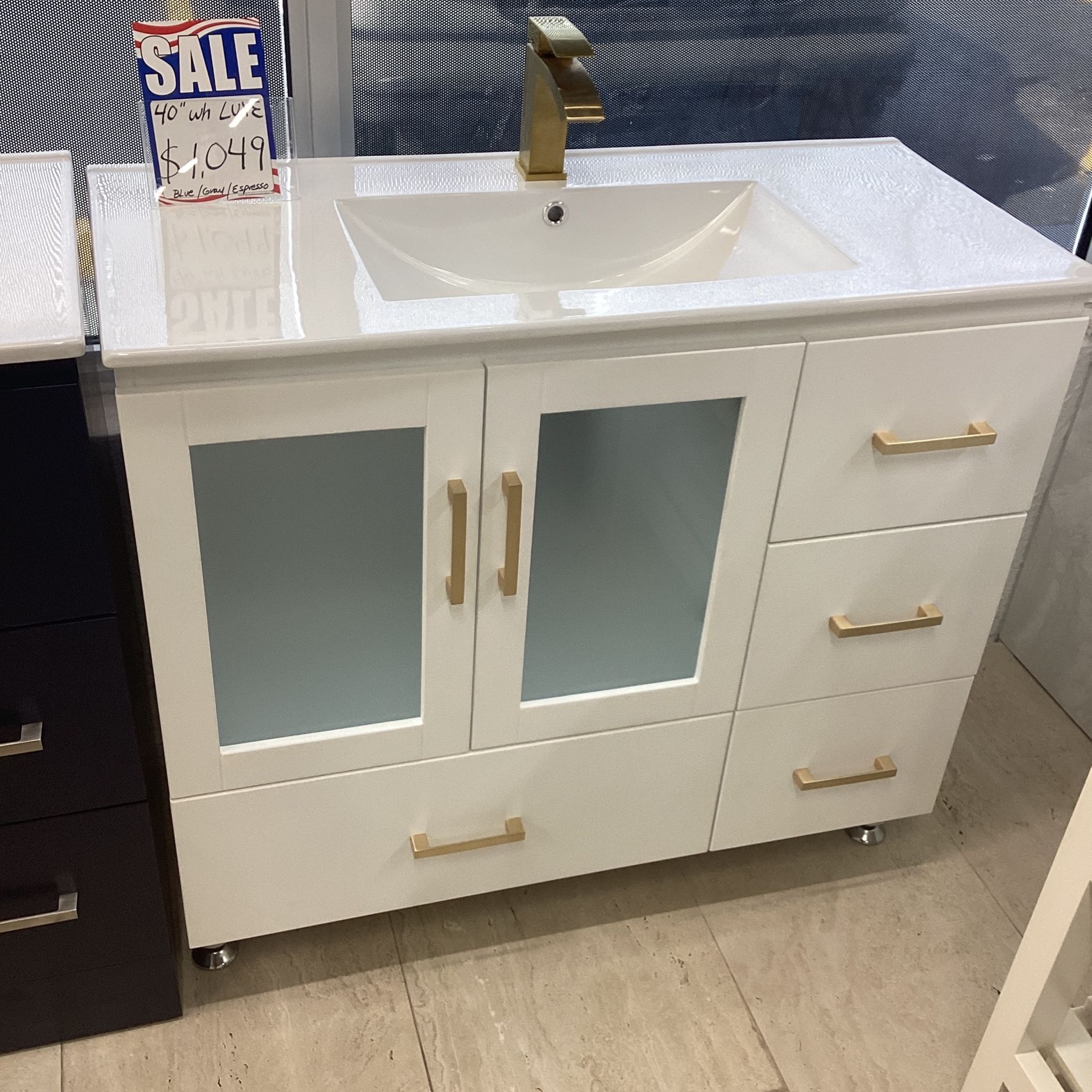 40” White And Gold Luxe Bathroom Vanity Solid Wood With Ceramic Sink , Softclose Doors And Drawers 