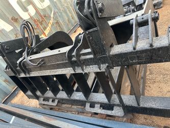 Brand new grapple bucket skid steer bobcat  attachment