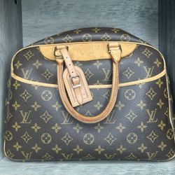 Louis Vuitton Purse 