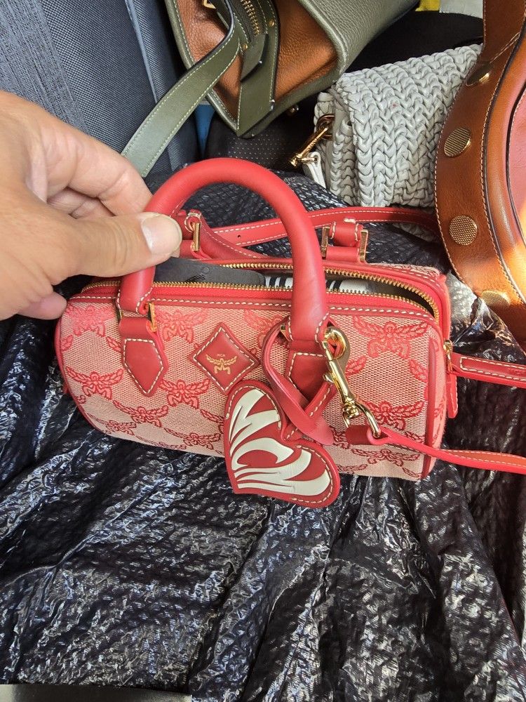 MCM Mini Ella Bag Valentine Heart Bat Worth 900 Brand New