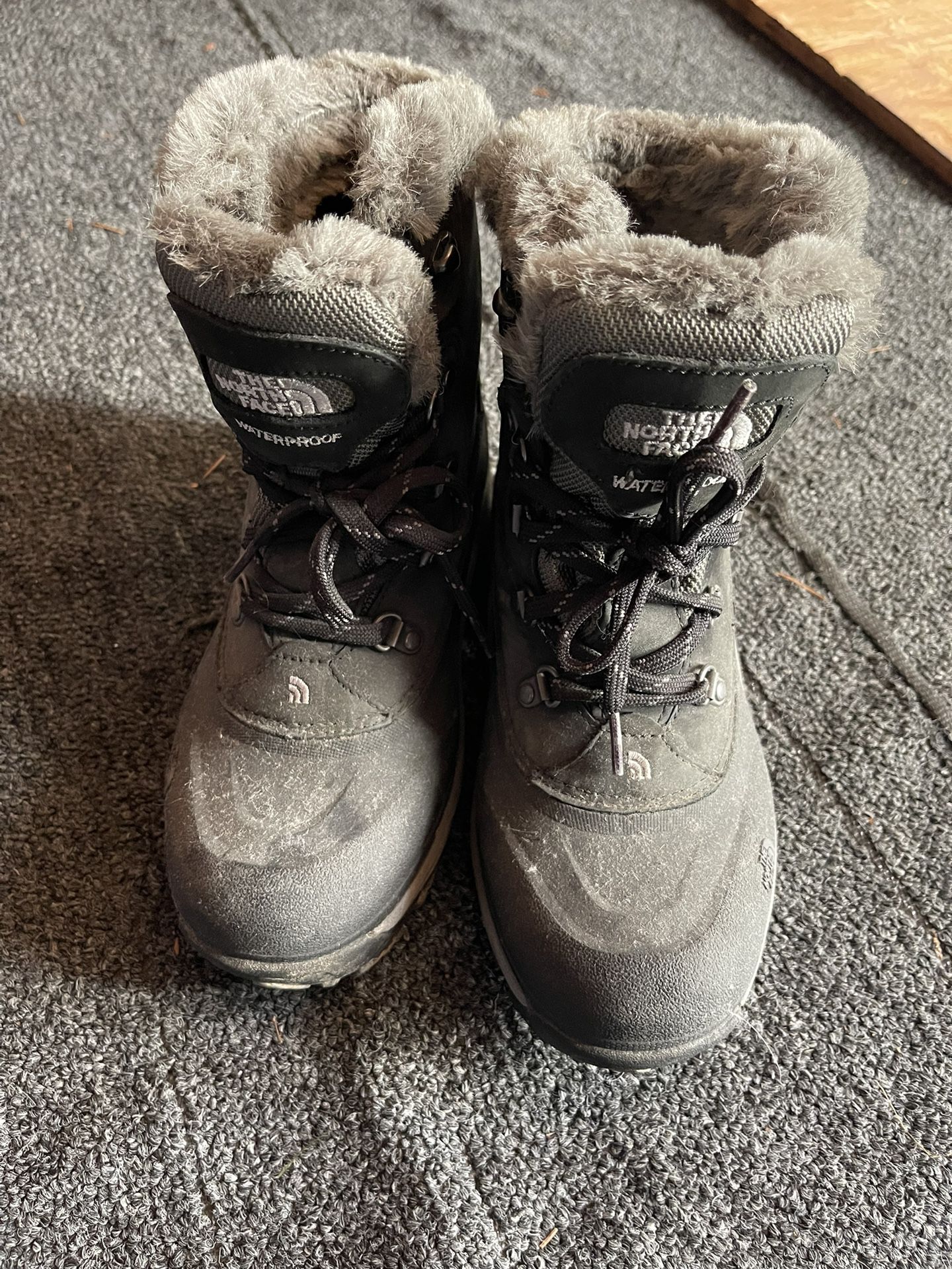 Women’s North Face Snow Boots
