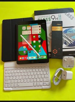 Apple IPad 8th Generation (10.2” Retina /Latest iOS 26/ 2020 model) 32GB with stylus pen, keyboard & Accessories
