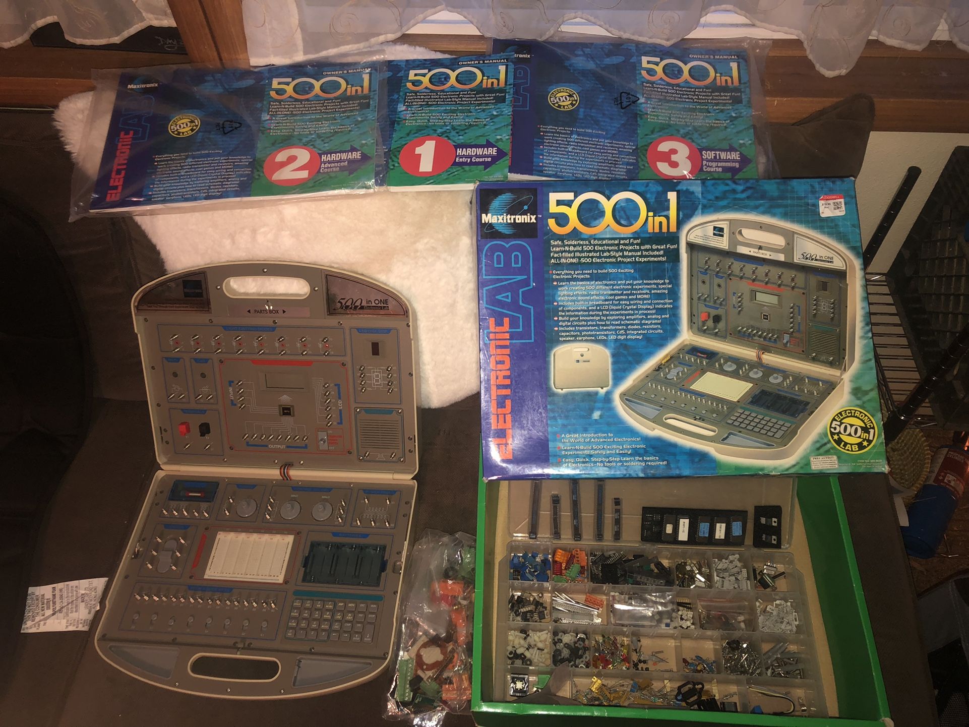 Maxitronix Electronic Lab 500 in 1 Learning Lab Education STEM, CPU