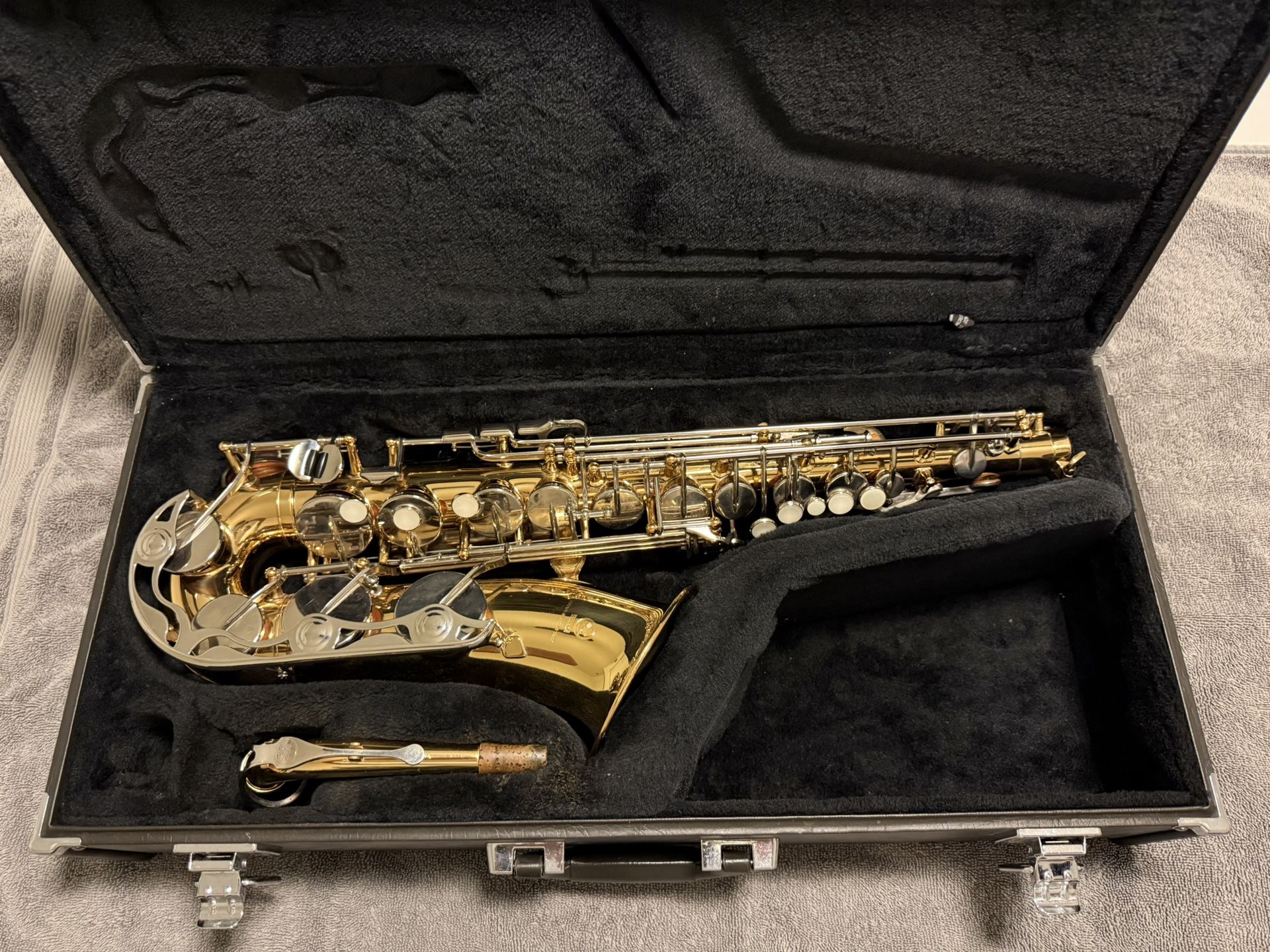 Yamaha Alto Saxophone YAS-26