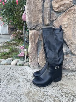 Black woman size 6 boots