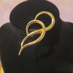 Piscatelli Goldtone Brooch Pin Swirl Angel Wings Vintage 2.5" F8 