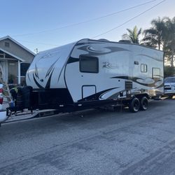 2017 Pacific Coachworks 20”ex Toy Hauler 