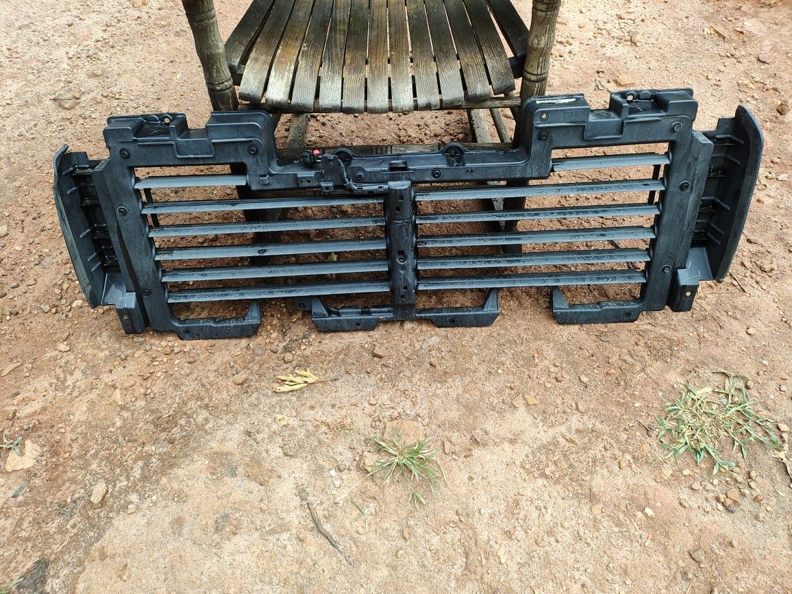 Grill Shutter And Trim Mount For GMC Yukon