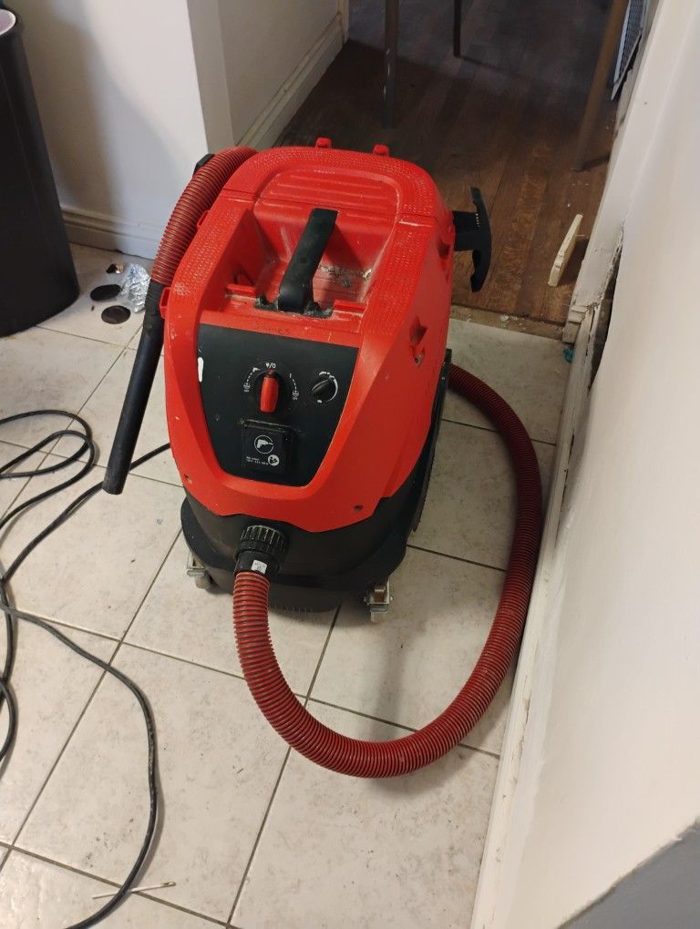 Milwaukee Dust Extractor / Shop Vac
