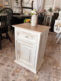 Side / Accent table nightstand