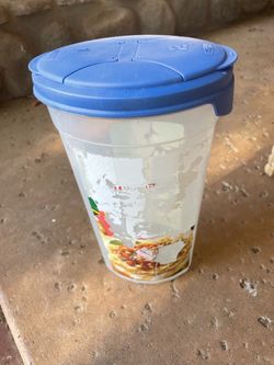 Rubbermaid spaghetti pasta storage container
