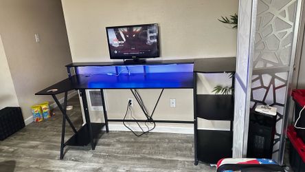 Computer desk