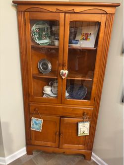 Corner cabinet
