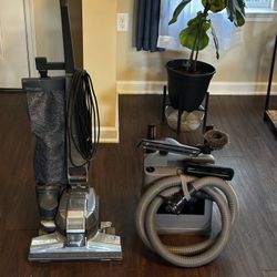 Kirby  G4 W/ Attachments And Shampoo System