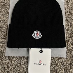 Monclair Small Logo Beanie In Black