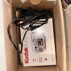 Kodak Easy Share Camera With (2) Printer Cartridges