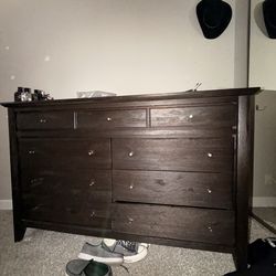 Mahogany wood dresser