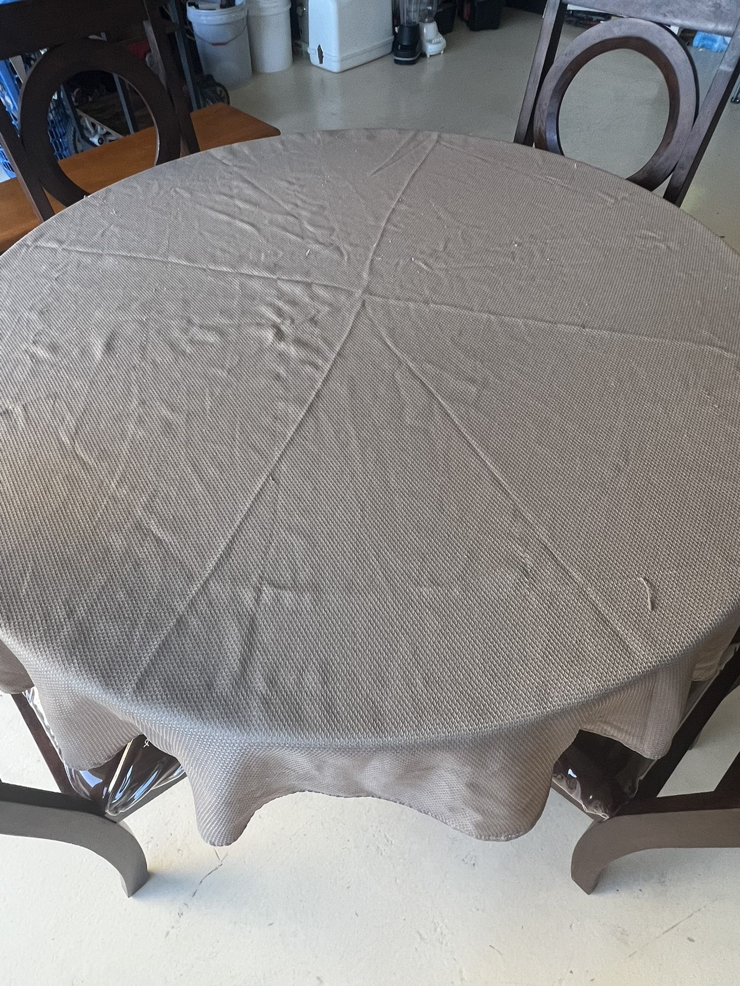 dining table and chair with 5 tablecloths