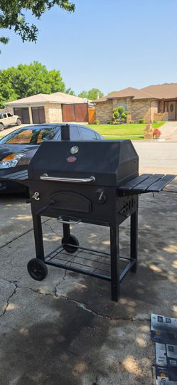 Vendo este asador de carbon  $130 en Excelentes CONDICIONES