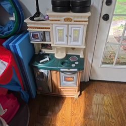 Toy kitchen 