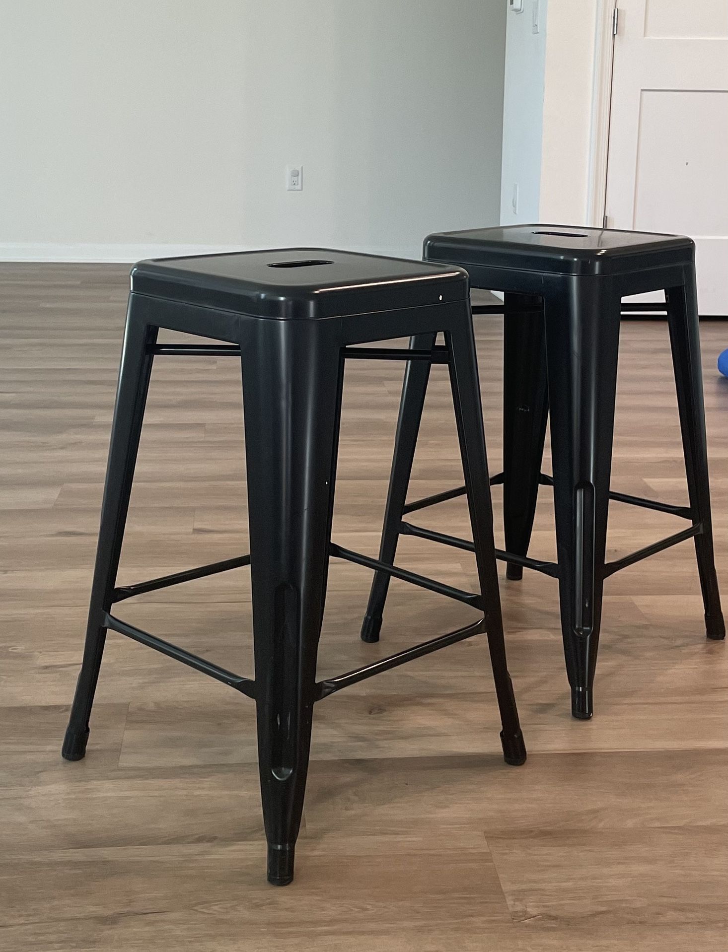 4 Bar stools