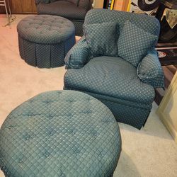 Vintage " Henredon " Chairs With Ottomans 