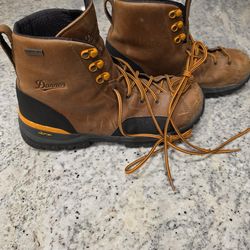 Mens Danner 6" Leather Boots.