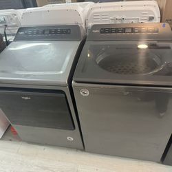 WHIRLPOOL WASHER AND DRYER SET 