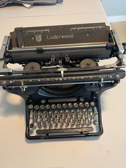 Underwood Vintage Manual Typewriter