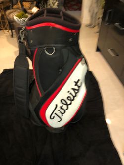 Titleist Light Weight Cart or Carry Bag one did zipper needs to be retracted mint condition