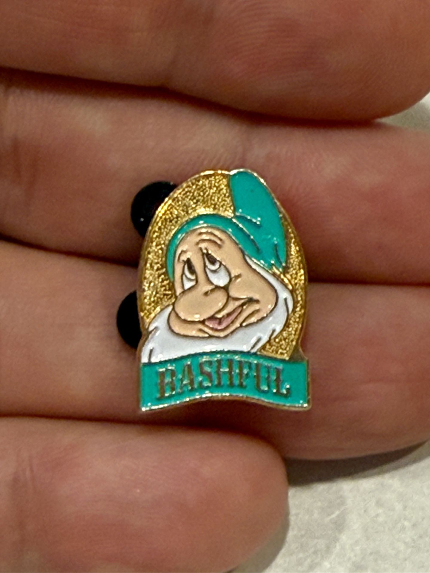 Disney Snow White & 7 Dwarfs Bashful Video Release Disney Trading Pin