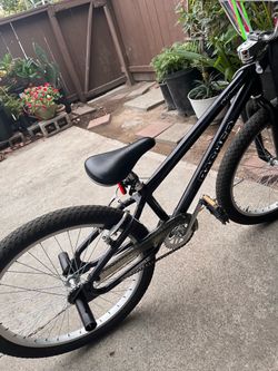 Black basher se bikes 24’inch