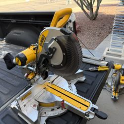 Dewalt 12” Sliding Compound Miter Saw