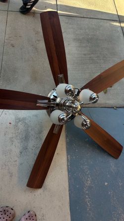 Ceiling fan with lights