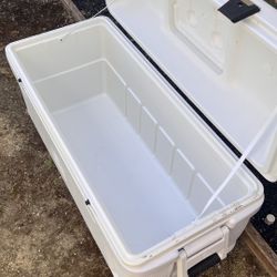 Igloo MAXCOLD Cooler